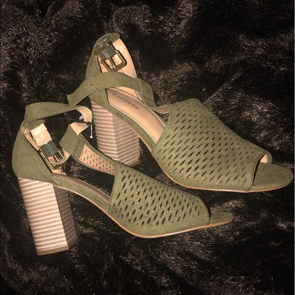 Block Heeled Sandals🎈Host Pick🎈 - Picture 3 of 6